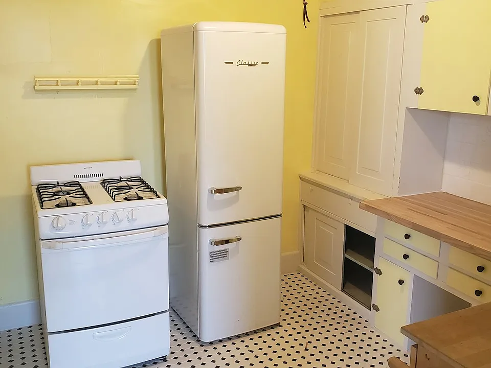 Kitchen. New floor tile. New appliances.