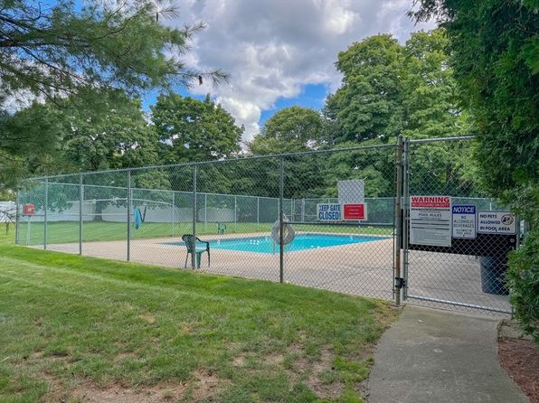 96 Main St APT B6, Foxboro, MA 02035