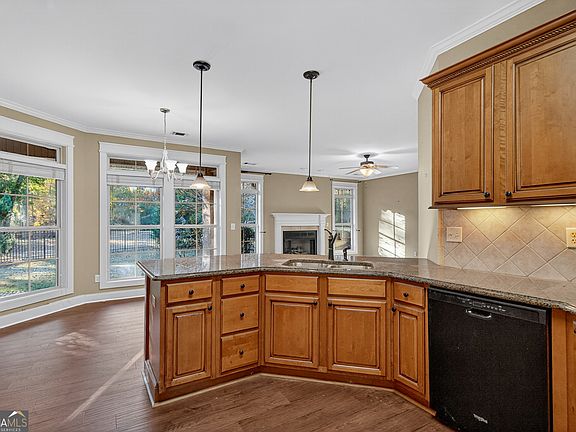 5th image of 101 Riverbluff Dr