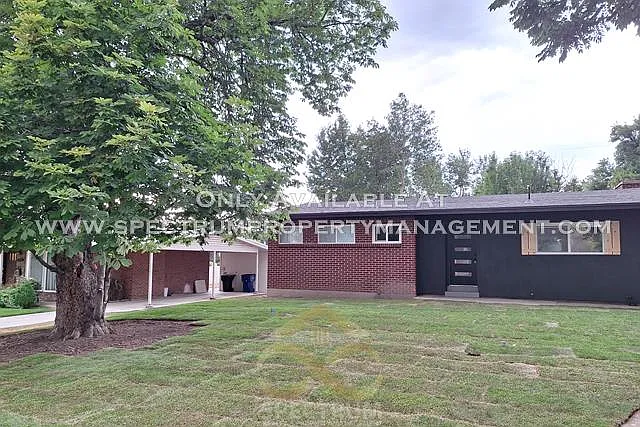 5 bed, 2208 sqft, $3,195 — Photo 2
