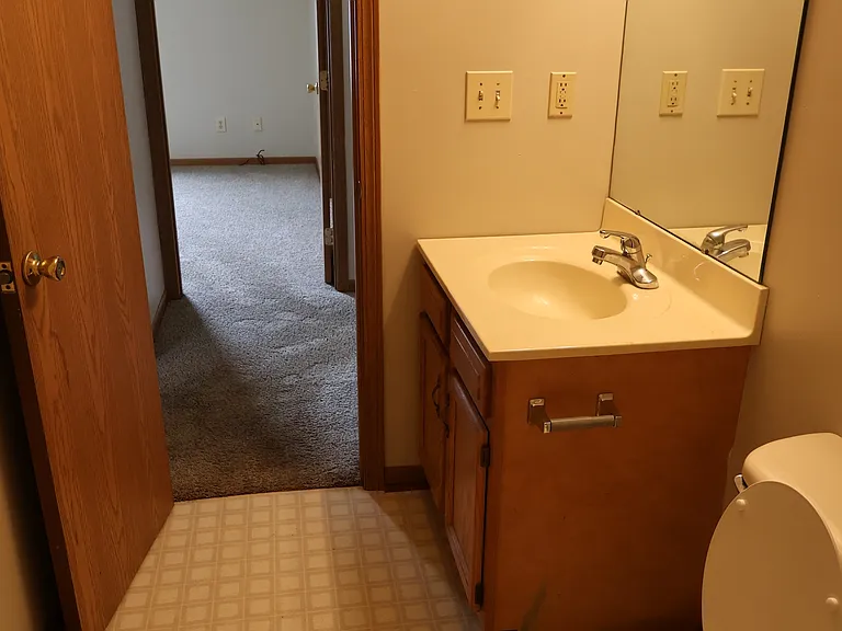 8 Westside Ct — Photo 25