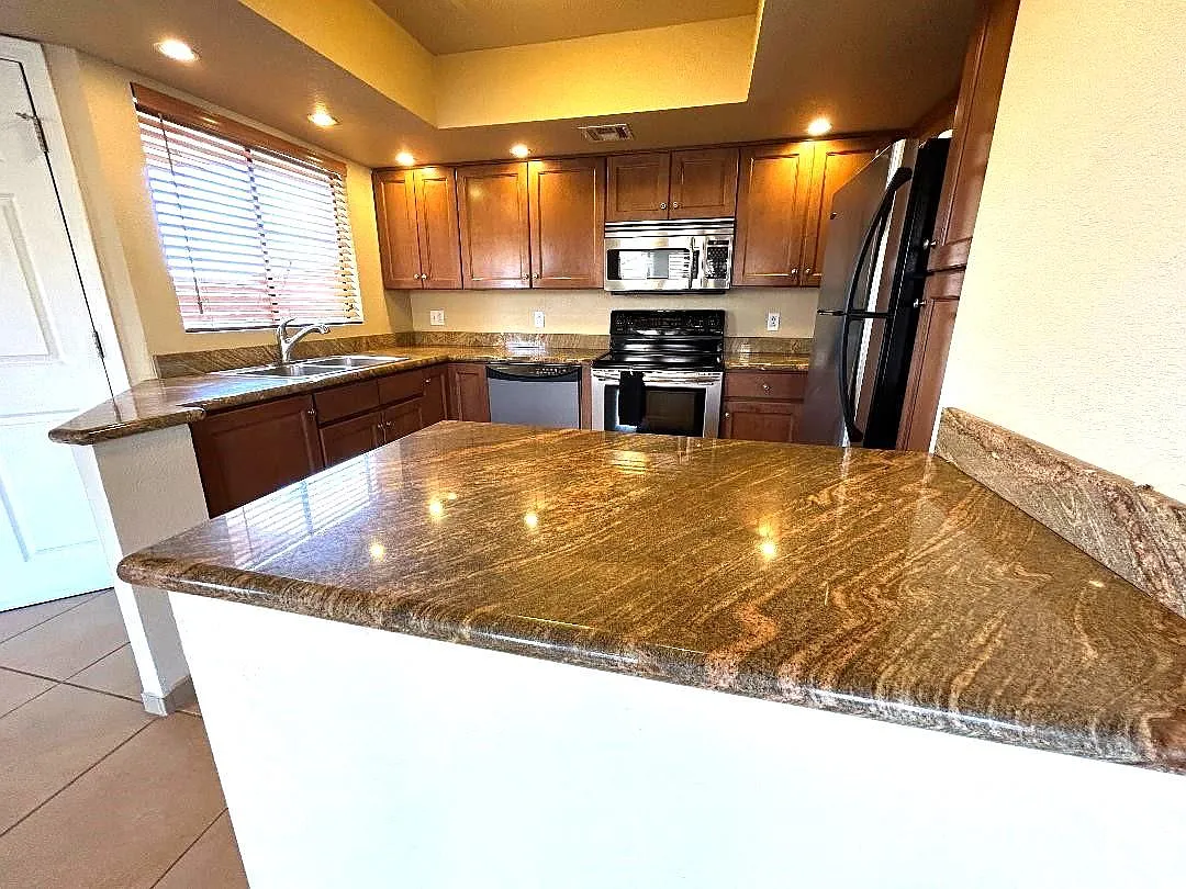 2 bed, 1017 sqft, $1,620 — Photo 3