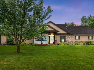 8226 Hosler Rd, Leo, IN 46765