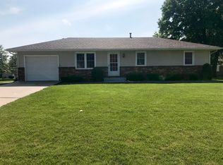 1221 S Westport Dr, Marshall, MO 65340