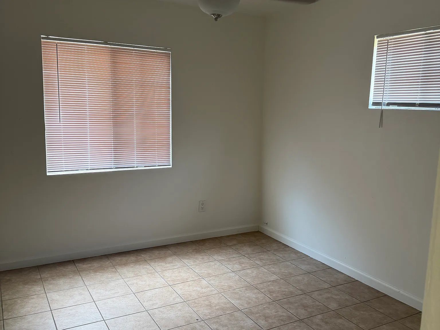 3 bed, 995 sqft, $3,000 — Photo 3