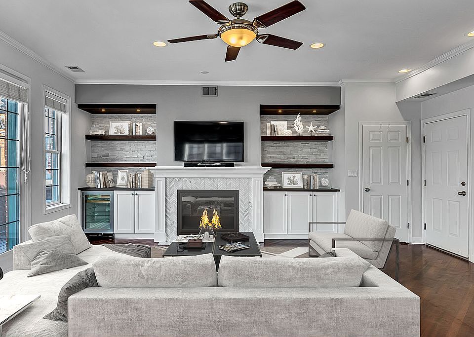 1st image of 1125 W Belmont Ave #2