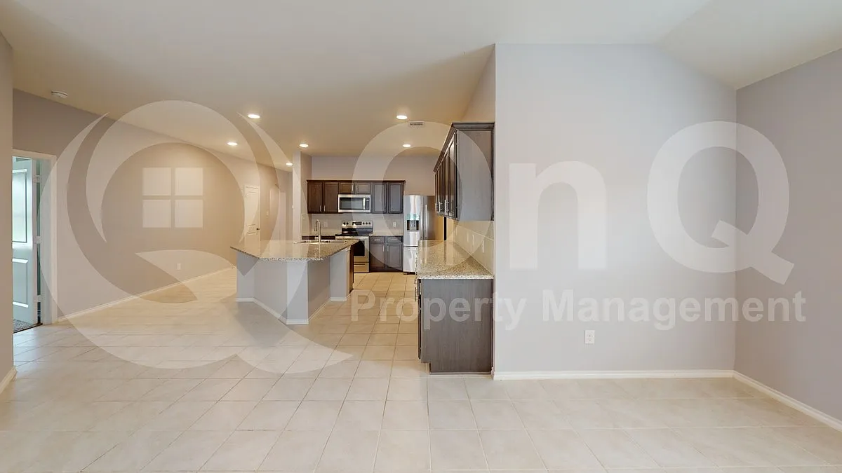 4 bed, 2.0 bath, 2080 sqft, $2,099 — Photo 4