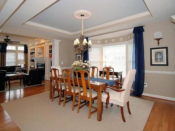 Formal Dining w/ Tray Ceiling