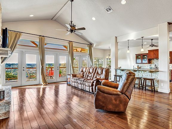 3rd image of 124 Solar Hill Dr