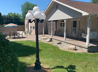 416 N 9th St, Elwood, IN 46036