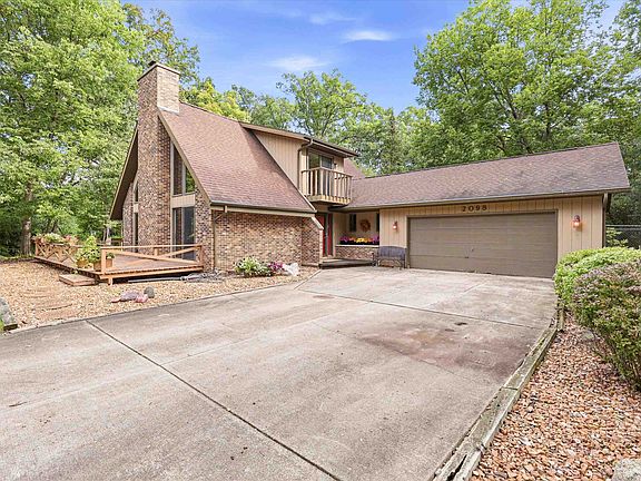 2nd image of 2098 Shawnee Ln