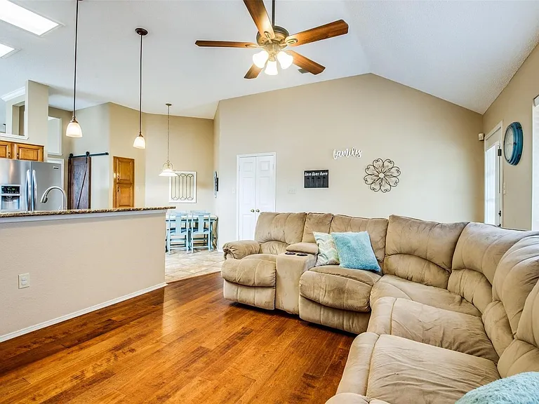 1109 Ashby Dr — Photo 15