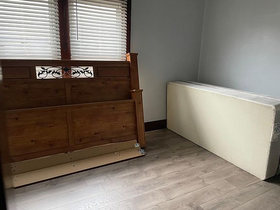 5th image of 805-807 Lowry Ave