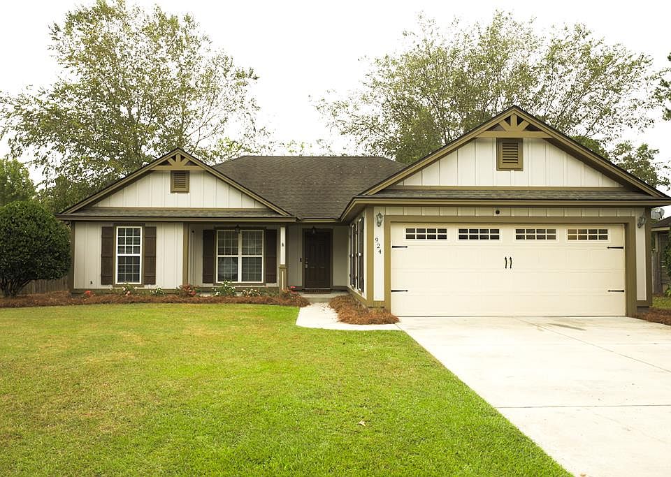 1st image of 924 Sugarberry Dr