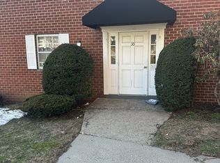 50 Greenhouse Rd UNIT 33D, Bridgeport, CT 06606