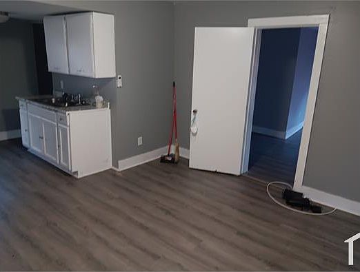 2nd image of 129 E Bell St