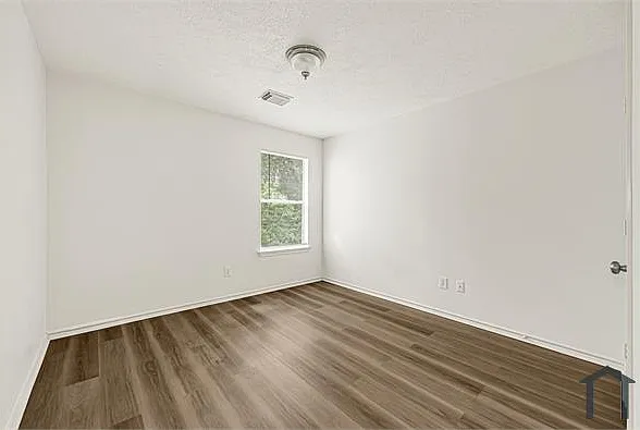 146 S Walden Elms Cir — Photo 20