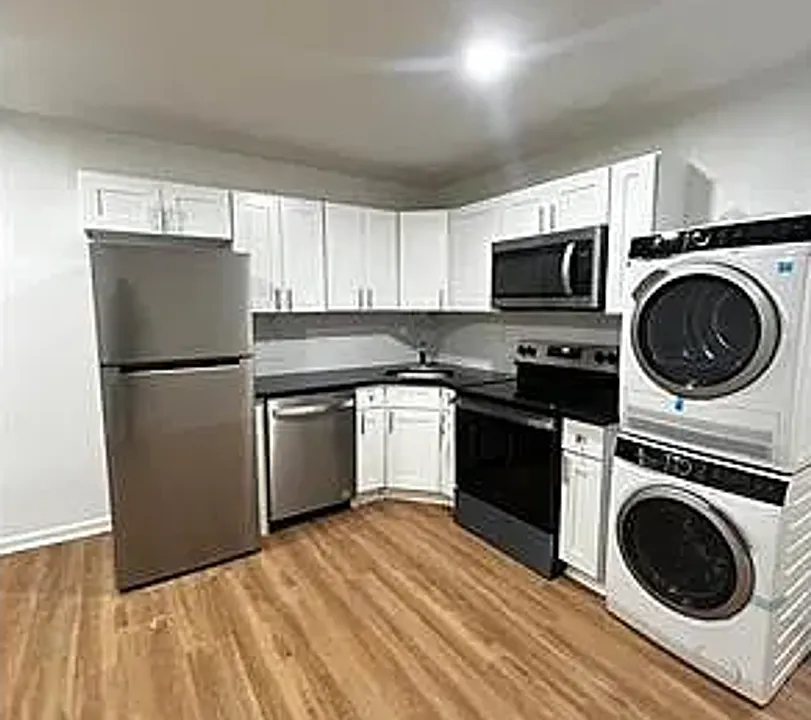 1420 W Girard Ave