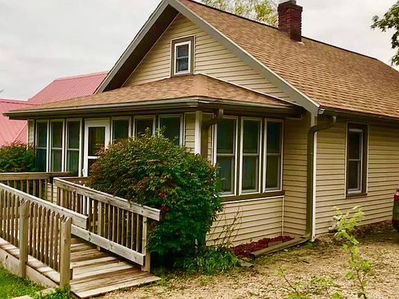 3rd image of 206 S Schmitz St