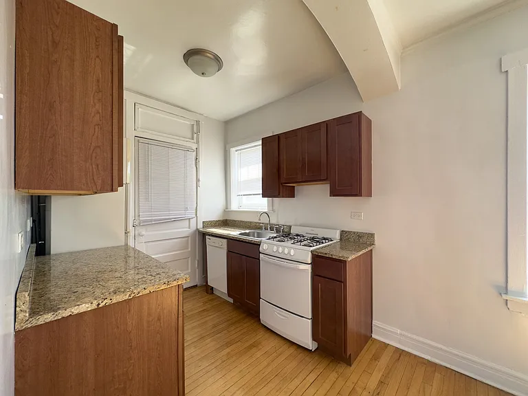 4402 N Rockwell St #4 — Photo 5