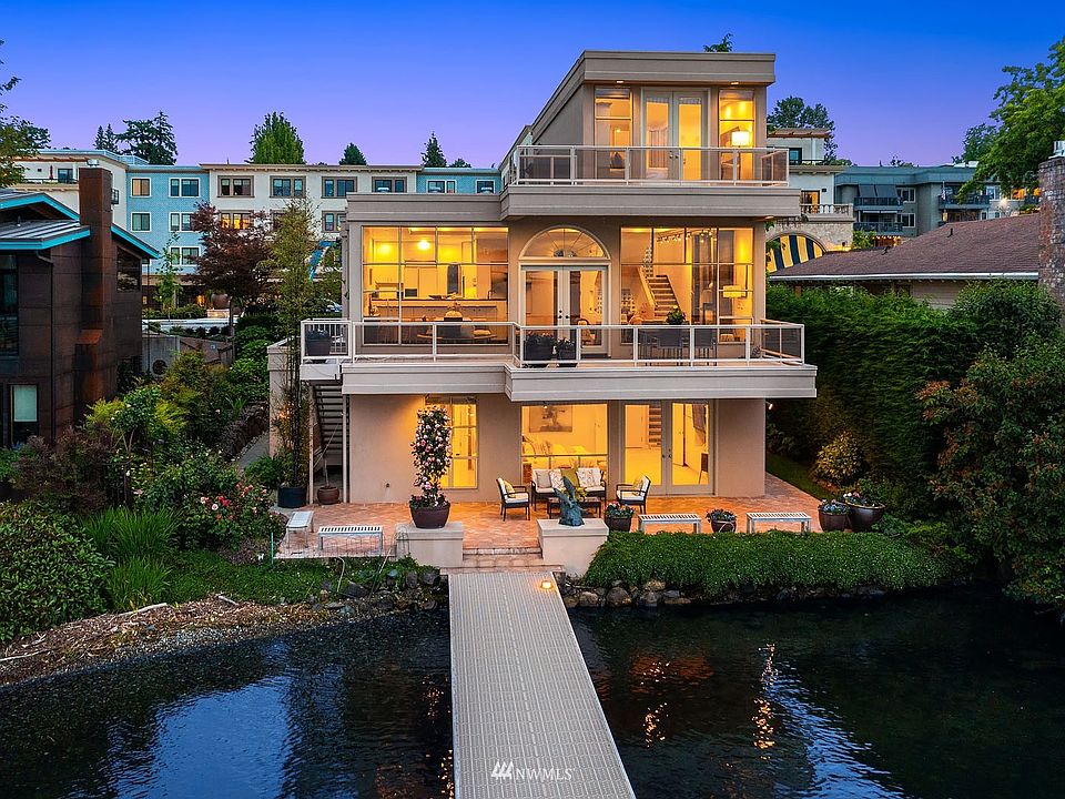 There has not been an opportunity for a single family home in downtown Kirkland for awhile. This is your chance. 