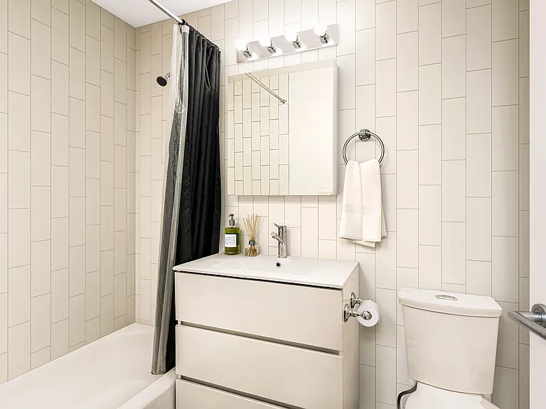 431 Wilson Ave #4R — Photo 5