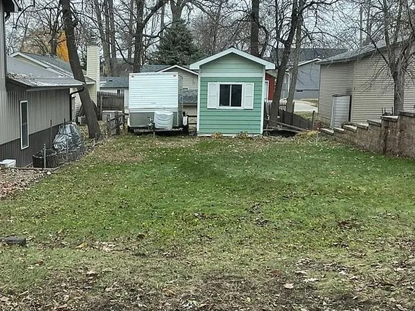 5028 Clark St, Clear Lake, IA 50428