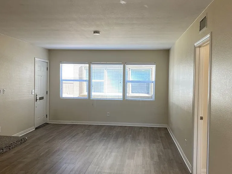 Suncrest — Photo 4