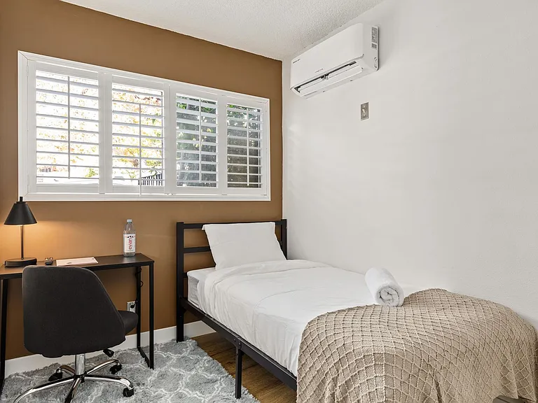 1700 Malcolm Ave — Photo 10