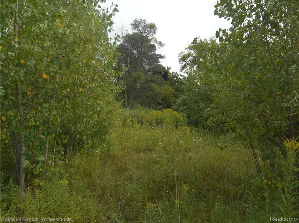 2448 Clayward Dr, Burton, MI 48509