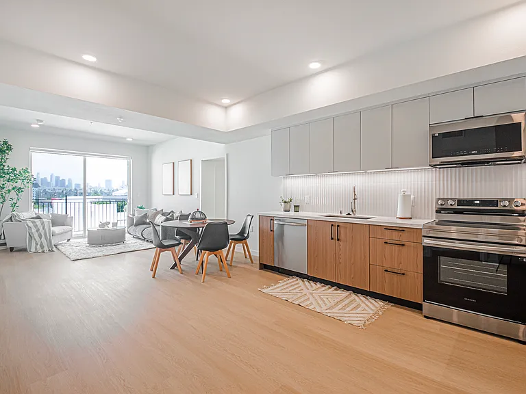 856 Gramercy Drive — Photo 80