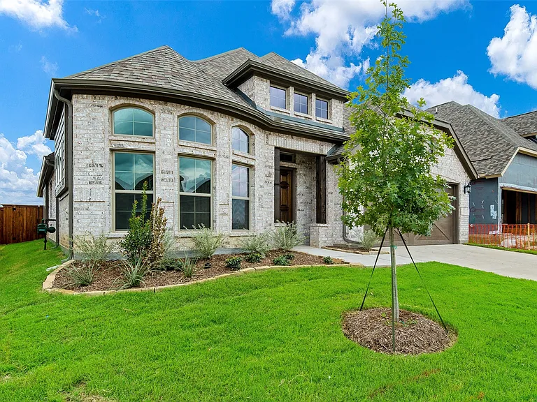 6026 Priory Dr — Photo 3