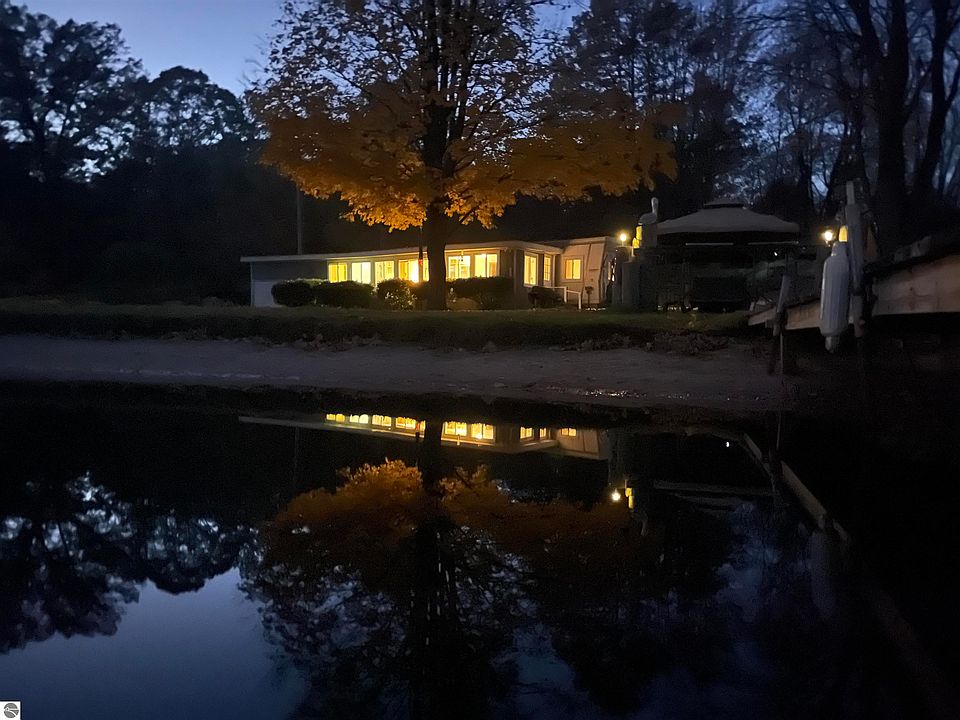 625 Arbutus Dr, Cadillac, MI 49601 Zillow