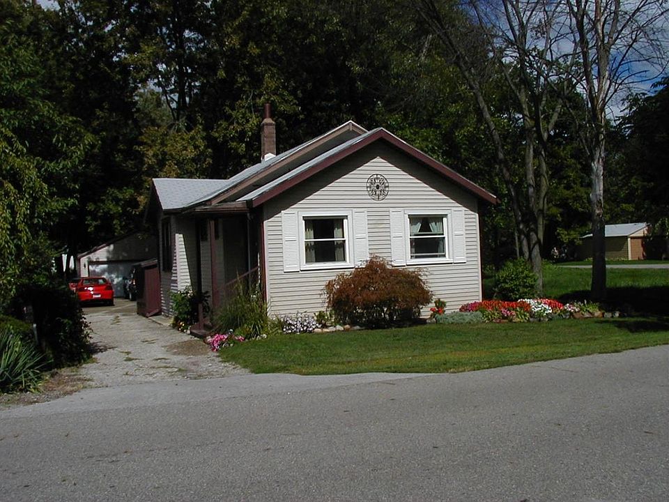 1st image of 223 Hickory Dr