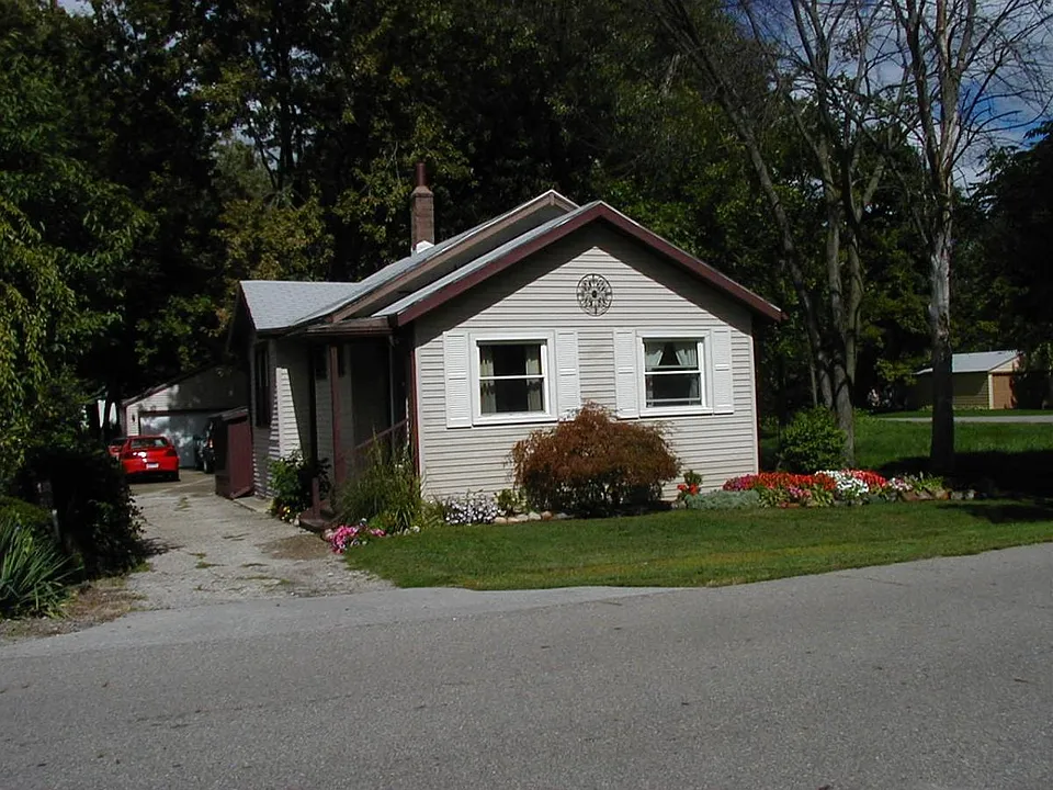 223 Hickory Dr