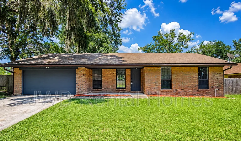 6073 Cranberry Ln E — Photo 1