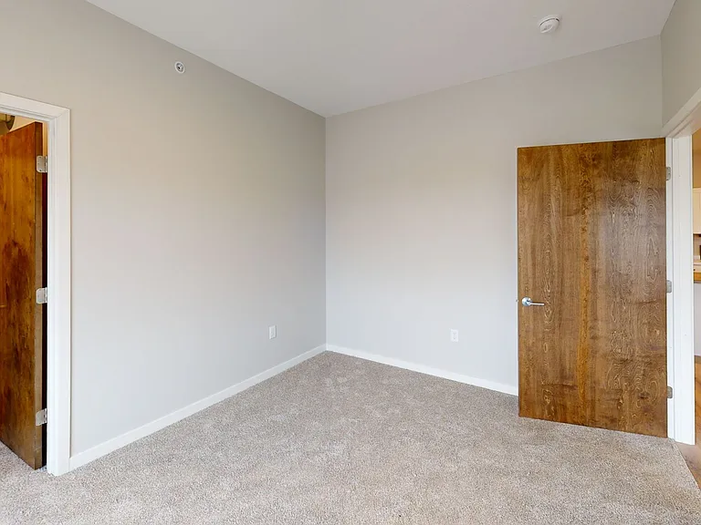 South Pointe Apartments — Photo 12