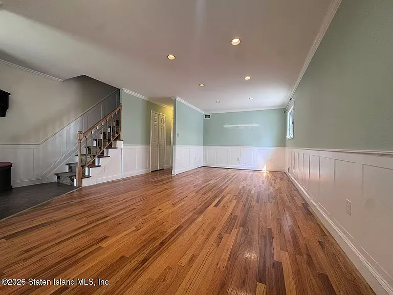 483 Barlow Ave — Photo 2