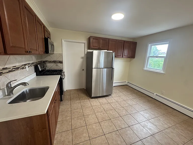 Eat-in Kitchen