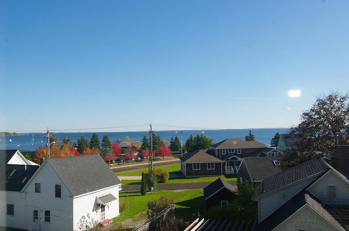 3 bed, 2.5 bath, $2,500 — Photo 2