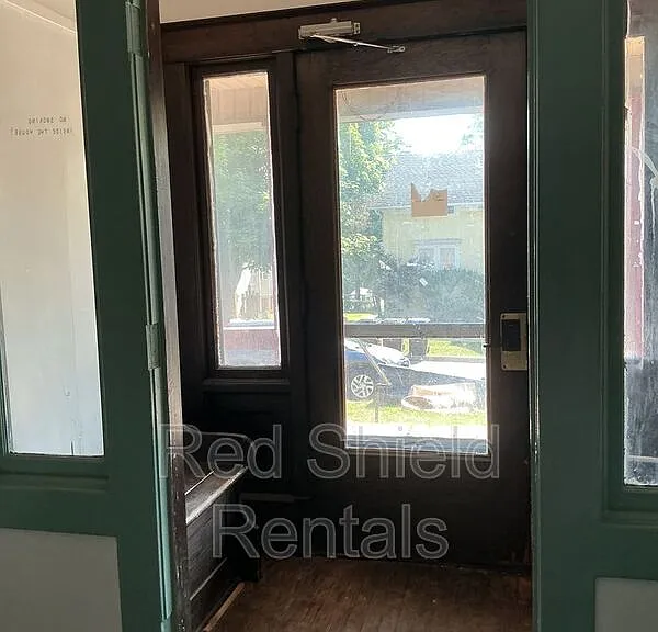 119 College Pl #9 — Photo 9