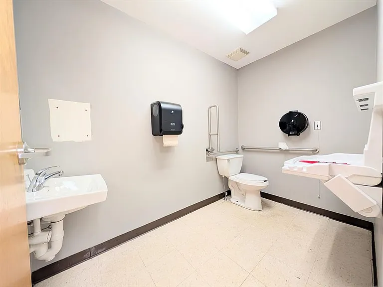 1071 E Main St #1 — Photo 20
