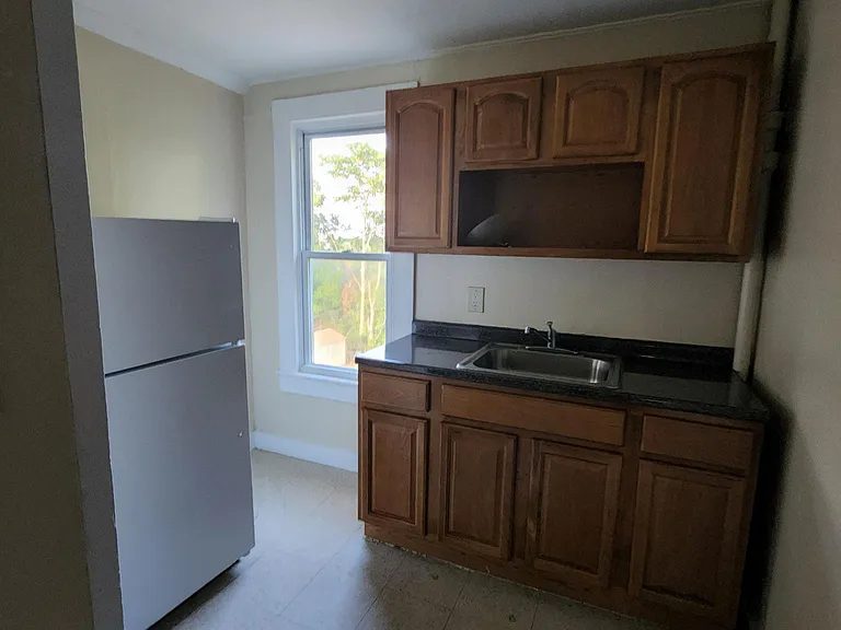 240 Maple St #3 — Photo 7