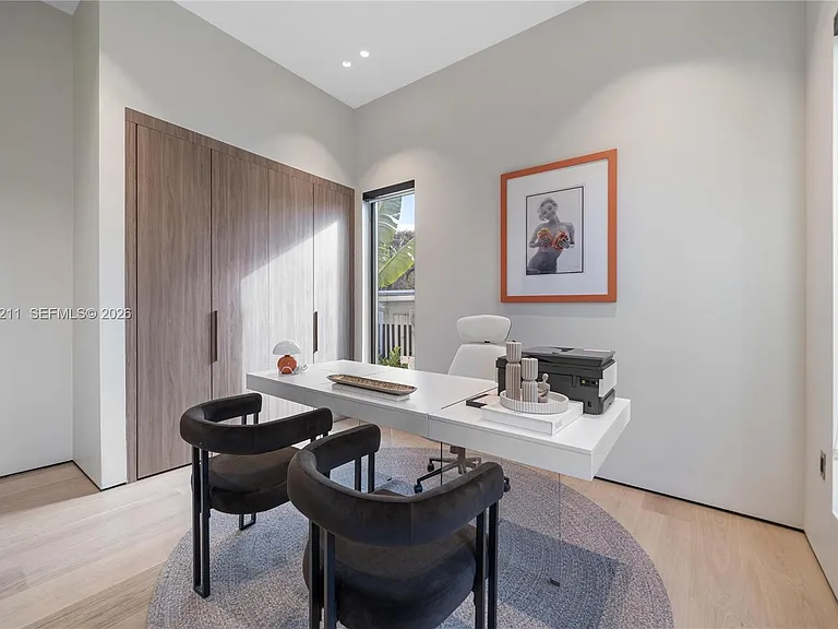 1045 W 47th Ct — Photo 30