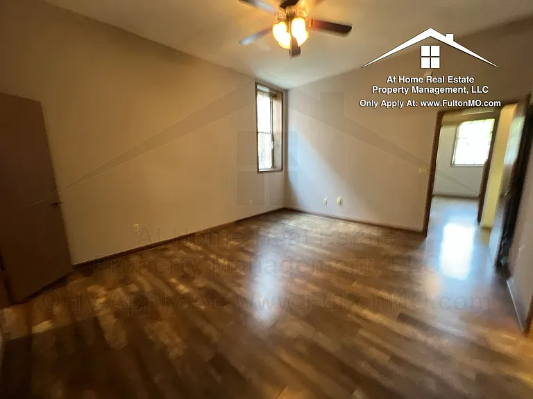 103 E 10th St #2 — Photo 20