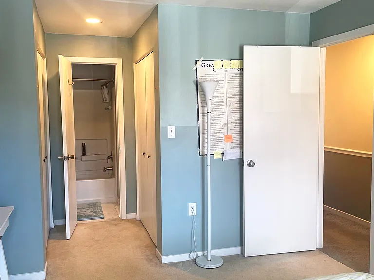 Master bedroom with en suite full bathroom