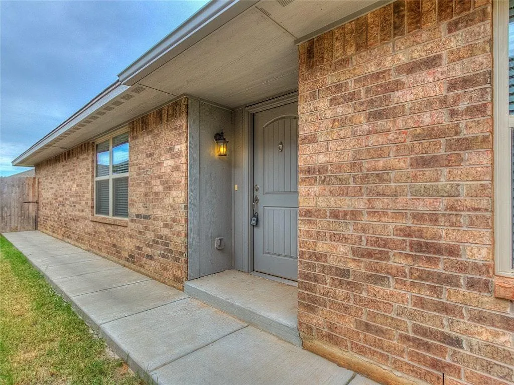 3 bed, 1370 sqft, $1,575 — Photo 3