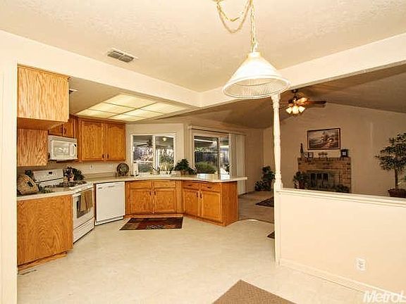 4th image of 8136 Twin Oaks Ave