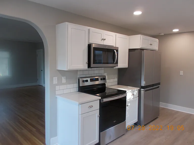 204 E 1st St #204 — Photo 25