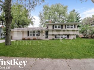 221 Triton Ln, Naperville, IL